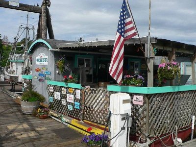 FLOATING SEAFOOD & BAIT SHOP