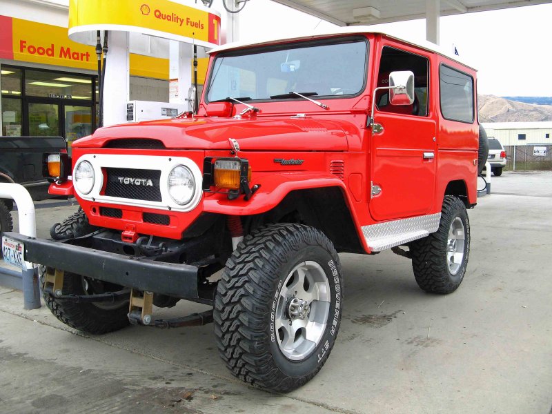 Cherry 1975  Toyota Land Cruiser