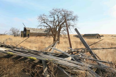  Old Farmer Store And Vacant Out Buildings