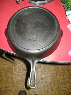  Griswold # 8  Slant Logo Skillet With Raised Heat Right