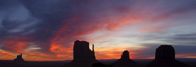 Monument Valley - 4 Mittens Red Sunrise (22x64)