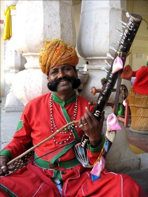 Entertainer at a restaurant in Jaipur
