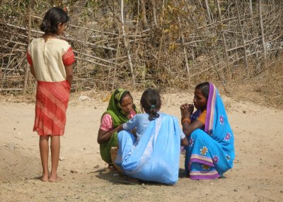 Village women, Tala