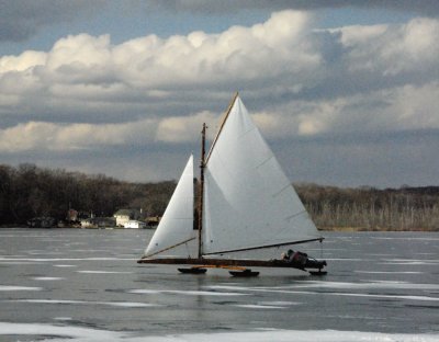 Ice Boating on Orange Lake NY 28-Jan-2007