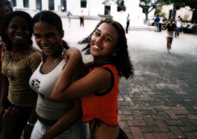 trois jeunes filles panama city .jpg