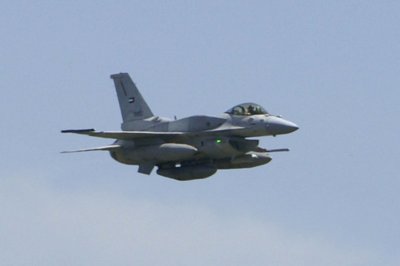 f 16 approaching