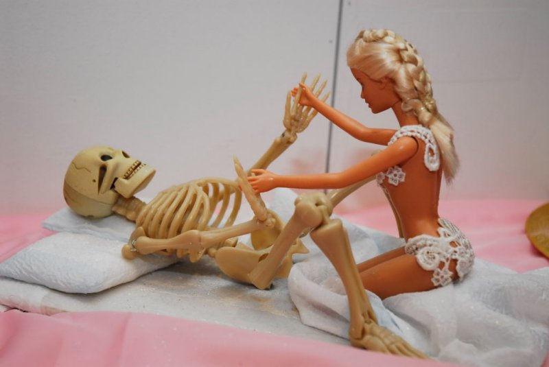 AlteredBarbieShow @AgeSongGallery 070809 24 .JPG