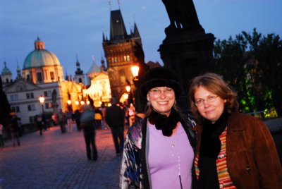 Prague Patricie&Danuska 070530 2 .JPG
