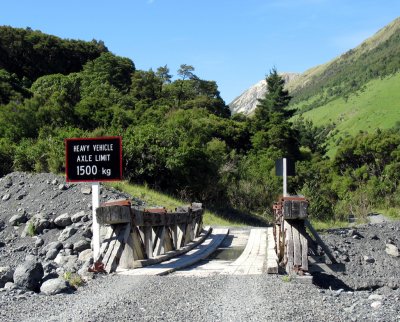 Entrance to Puhi Puhi valley north of Kaikoura NZ.jpg