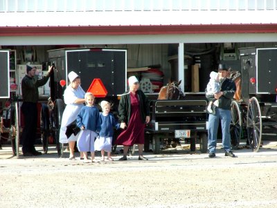 Amish family at the horse auction. 4484.JPG