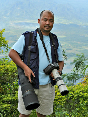 BIRDING LIGHTLY. The 20D + Sigmonster serves as my sniper combo, while the 1DM2 + battle-scarred 400 5.6L was my CQB SMG, as I set up atop Mt. Samat, Bataan in early 2006. 
Those were the days when birding was much lighter. Now, the 400 5.6L is replaced by the much-heavier 500 f4 L IS + Canon 1.4x TC as my default medium-range shooter.