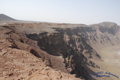 Crater walls view from Southern ash cone.jpg