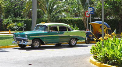 Cuban taxis-nice 50's Chevy.jpg