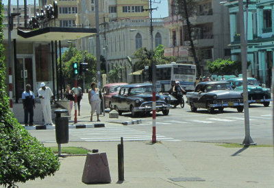 lots of old American cars still in use.jpg