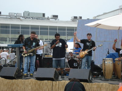Head Roc performs with See-I