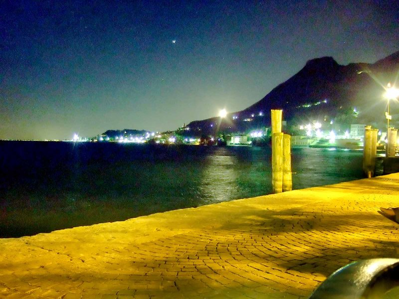 La luna si nasconde dietro il Pizzocolo