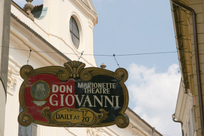 Signage of National Marionnet Theater