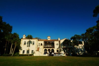 Lauren and Sam's Sarasota wedding photography highlights Powel Crosley Estate Museum Mansion