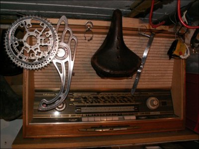 Radio enguirlandée.