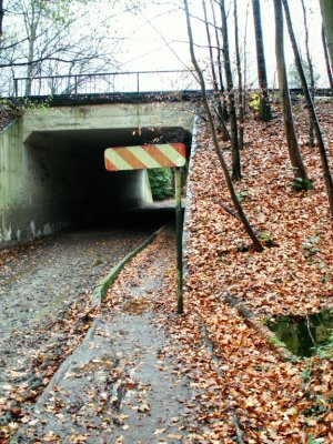 Sous le Ring 0 - Passage souterrain du Molenweg. - Attention à la tête !
