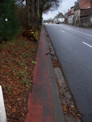 Piste cyclable (unidirectionnelle) ch. de Waterloo - Grote Hut.