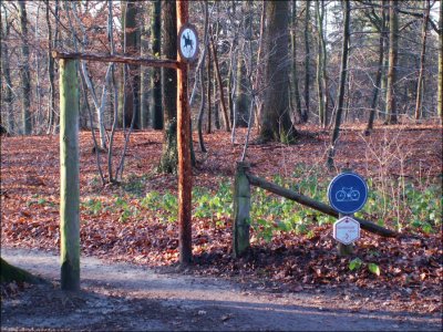 Tervuren : dbut de la piste cyclable longeant le Wolvenweg.