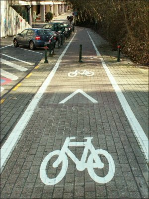 Piste cyclable vers Jezus-Eik, en venant du Centre Sportif de la Fort de Soignes.