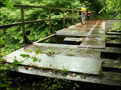 Vieux pont de chemin de fer sur la ligne 106 (Ronquières-Tourinnes)