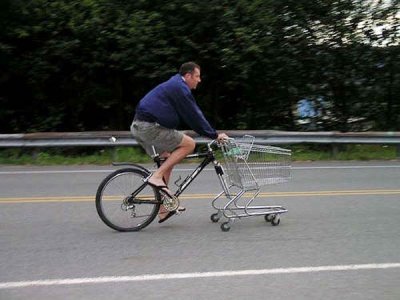 Voil enfin un type qui a compris qu'il fallait prendre sa place sur la route. Bravo ! Ceci est un vlo de courses.