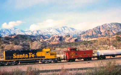 ATSF Eastbound with Caboose gets a little help!