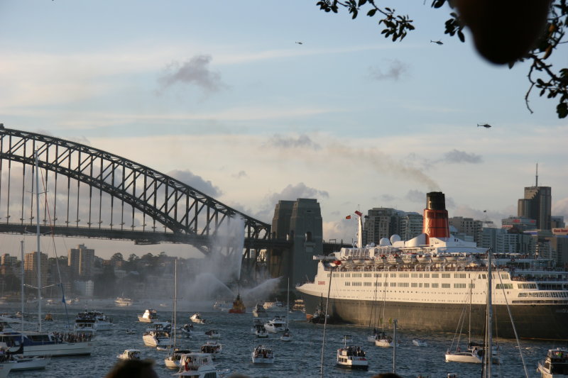 QE2, approching the Harbour Bridge