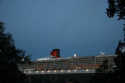 Queen Mary 2 at dusk