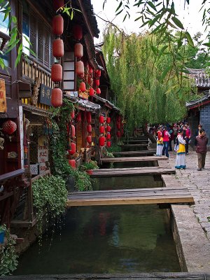 Willow and lantern-lined streets of Lijiang Ancient Town