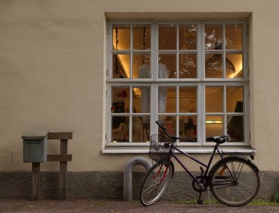 A mailbox, a window and a bike