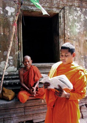 Preah Vehear. Monks