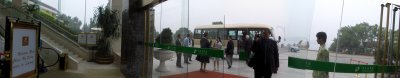 11mtm07sm-ly-HotelSign.JPG