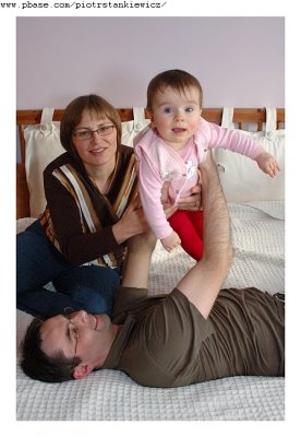 Matysia with her family (color version) (2006)