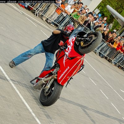 Motorbike tricks - fast and genial! (2007)