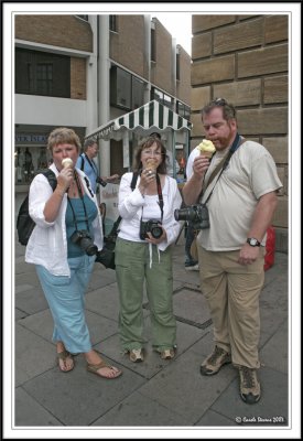 Formation ice cream eating!