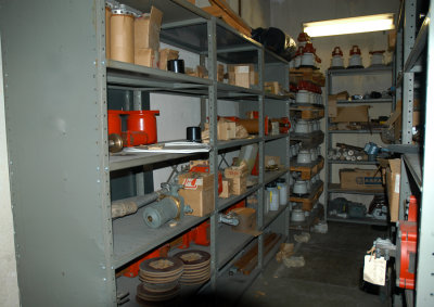 Ställverkets reservdelslager - med gamla delar från 1940-t. o framåt