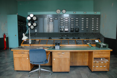 Turbinhallens kontrollrum -  kontrolltavla för generatorer