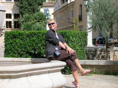 Arta Pose...