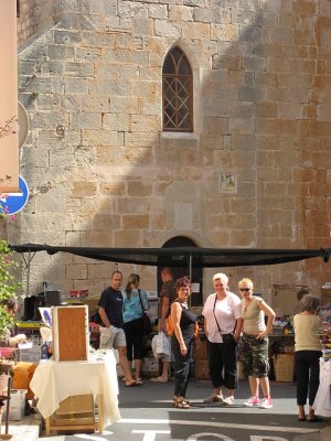 Markt Santanyi, an der Kirche