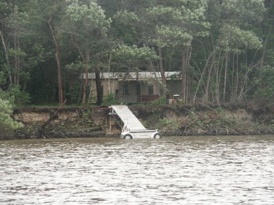 Daintree River (fishing) - a fishing hut