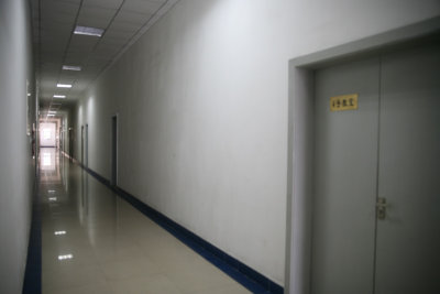 Room4_double door.jpg