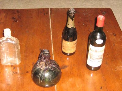 Histoire de bouteilles(de gauche  droite )