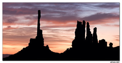 Totem Pole and Yei Bi Chei (pano)