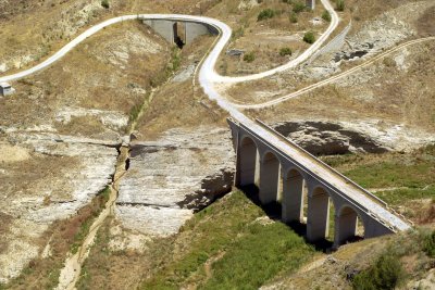 SD14 24-70 EX - Iznajar-viaduct