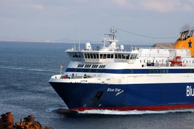 Blue Star ferry arriving in Syros.jpg