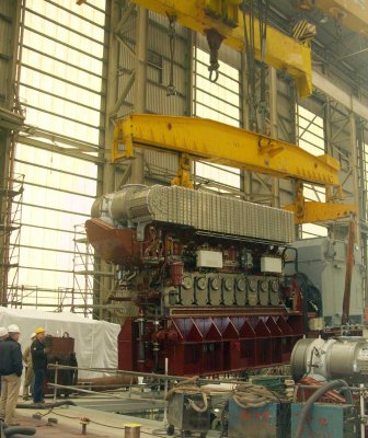 FSG-Ship-Engine-lift